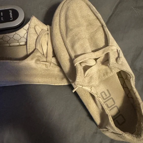 Hey Dude Women's Cream Loafers - Picture 2 of 5